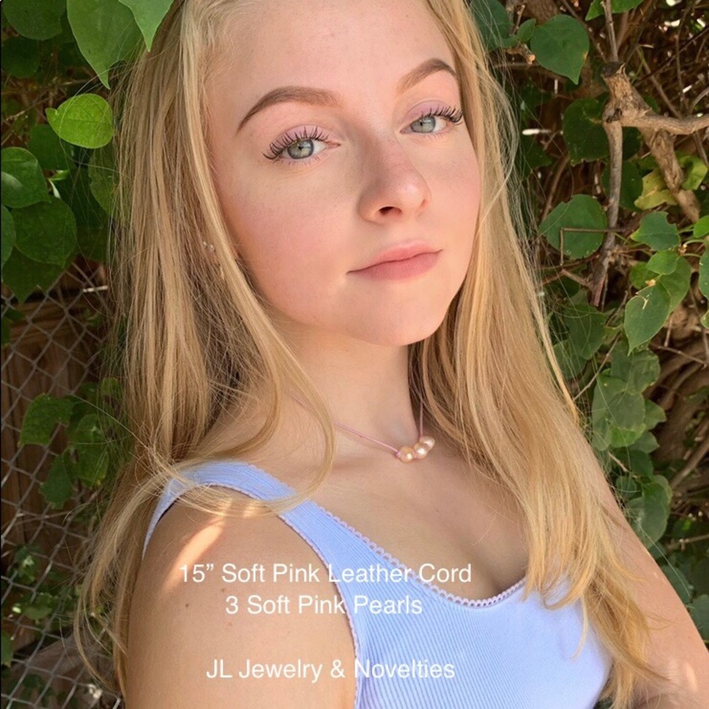 NWOT Triple Freshwater Pearl Leather Choker